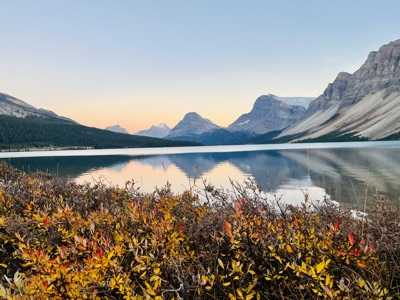Bow Lake’s autumn palette
