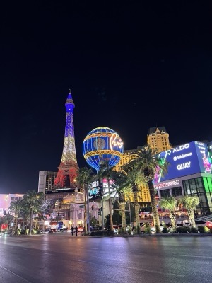 Neon pulse on the Vegas Strip